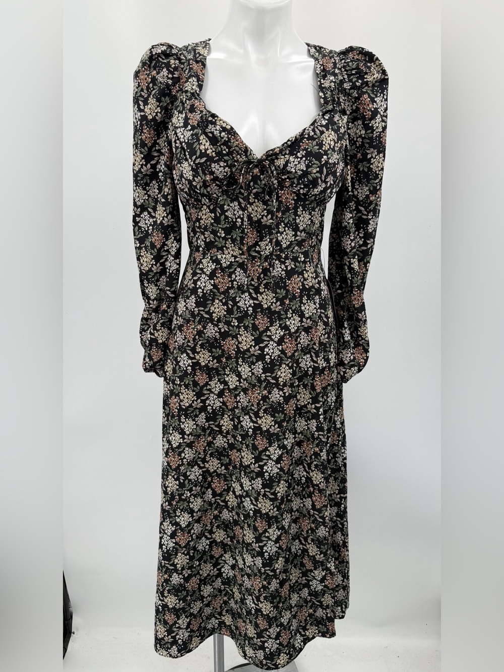 ASTR The Label Sweetheart Neck Long Sleeve Midi Dress Floral Midi Dress XS